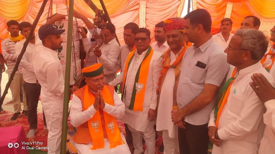 बीकानेर लोकसभा से प्रत्याशी @arjunrammeghwal आज खाजूवाला विधानसभा क्षेत्र की पावन धरा हनुमाननगर पधारने पर हार्दिक स्वागत करता हूं और आमजन से अपील करता हूं कि इस लोकसभा चुनाव में अधिकाधिक मत एवं समर्थन देकर विजयी बनावें—आभार @narendramodi @BhajanlalBjp @cpjoshiBJP @BJP4Rajasthan