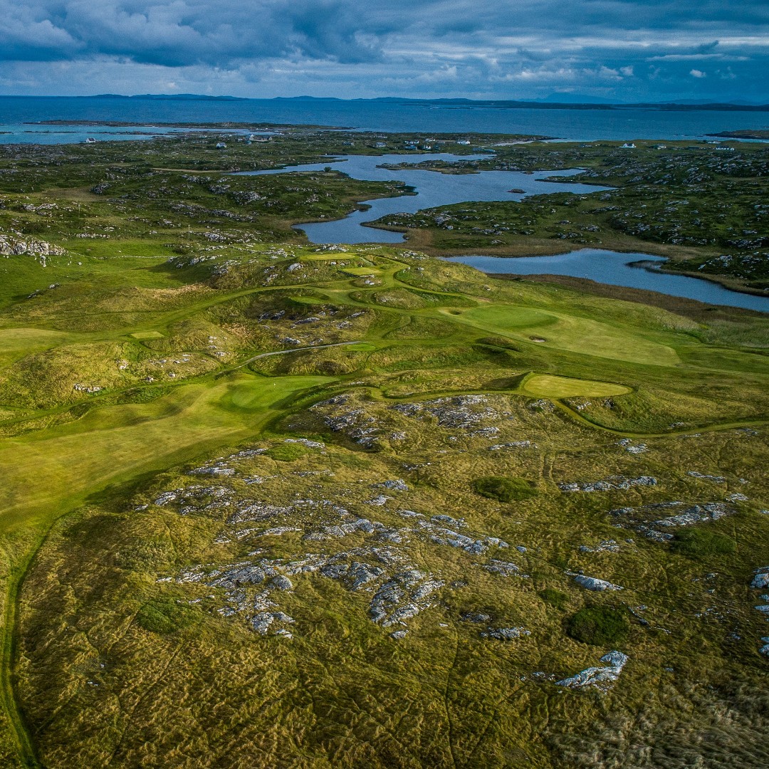 🌸🐰 Hop on over to Connemara Golf Links this Easter for a day of egg-citing fun! Our stunning course is the perfect place to enjoy a round with family and friends amidst breathtaking views of the Atlantic Ocean. 🐣⛳️ ow.ly/6nM350QXU1z