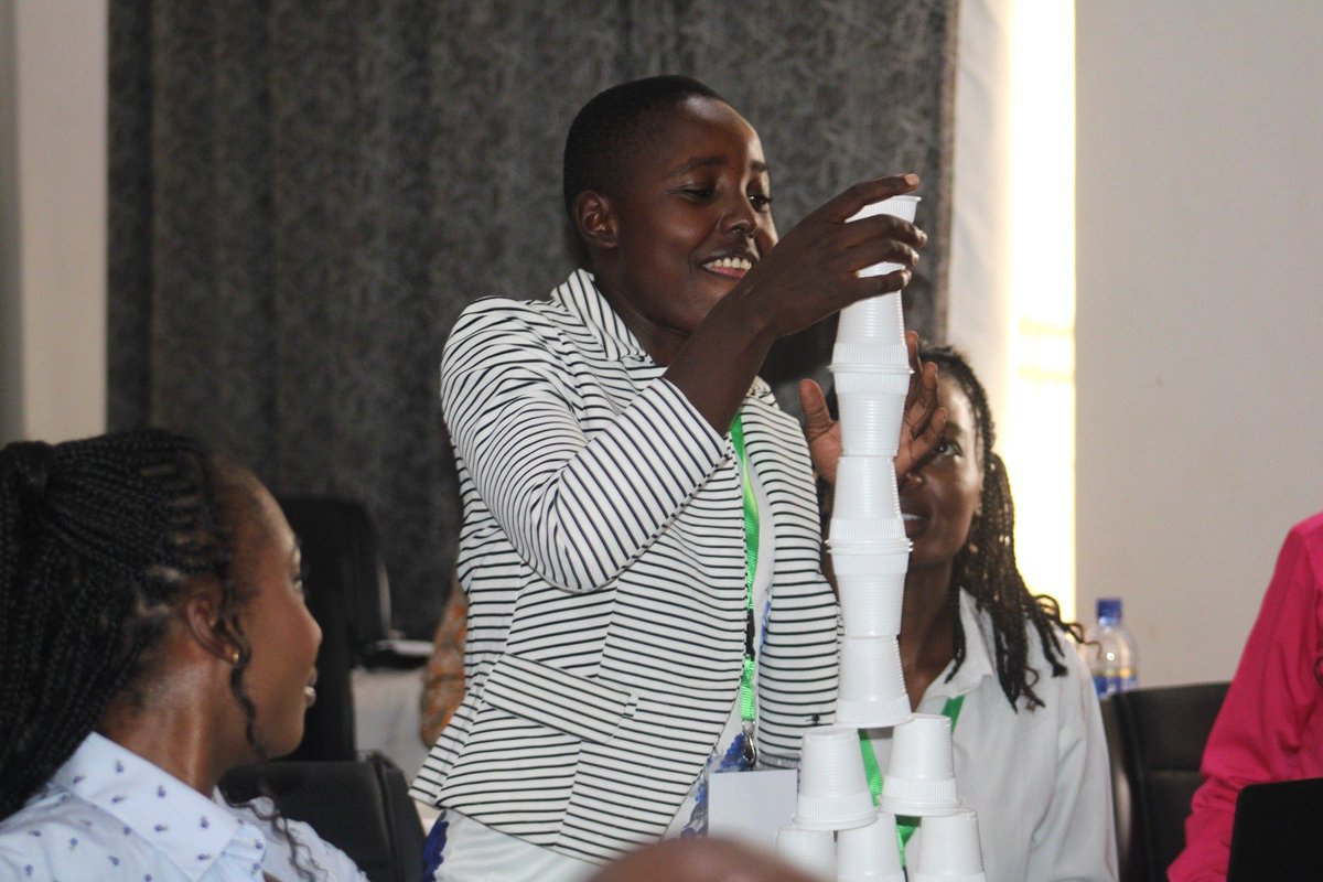 Delegates take part in a team-building activity (Network Alliances) allowing them to share their knowledge and experience to learn from each other and build inter-country networks that will support their participation in peace processes.
#SilencingTheGuns
#YoungPeaceBuilders