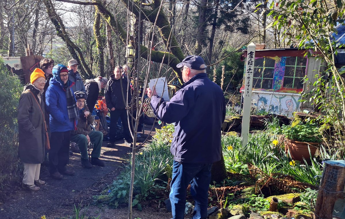 Scottish sunshine shone down as family, friends, and peace campers gathered to commemorate the life of Kenneth McNeil, a founding member of Scottish CND. Memories were shared, poems read, and a memorial plaque attached to a bench in the garden in #FaslanePeaceCamp.