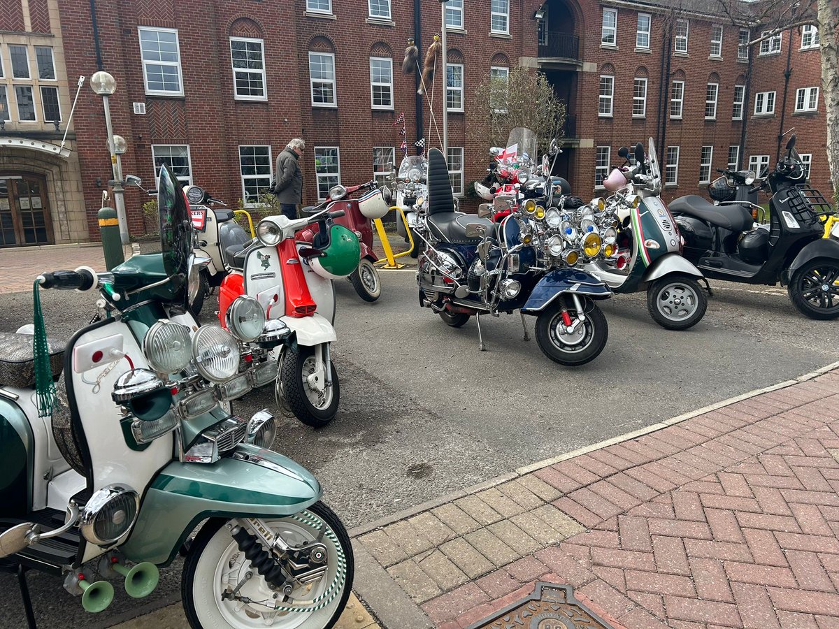 🫶 Thank you to Midlands Scooters Club who arrived in style at Heartlands Hospital on 50 vintage scooters to donate Easter Eggs to the children being treated over Easter. These fabulous fundraisers have been donating eggs to Heartlands Hospital for over 20 years. 👏