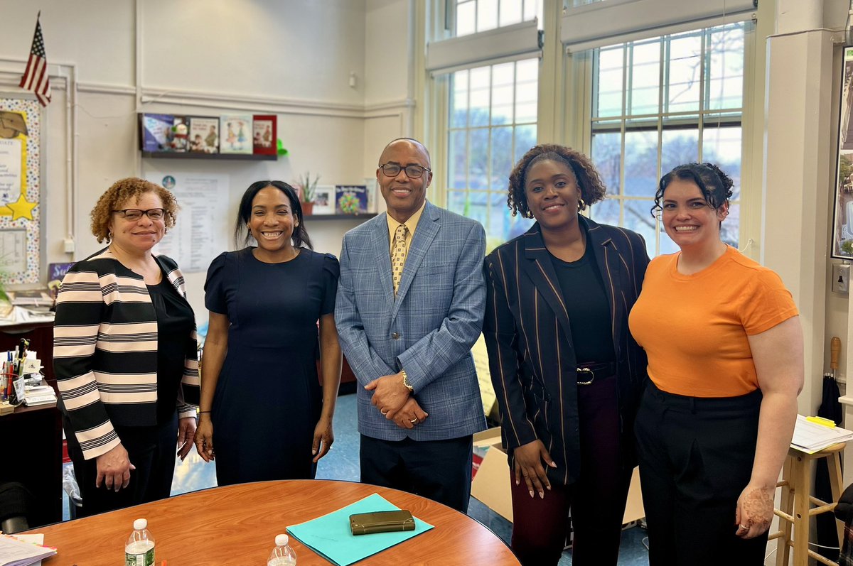 Wonderful visit from District 28 Superintendent Dr. Blake and Deputy Superintendent Dr. Hall
.
🌎 Visit our website: ps140q.org
.
👍🏽 Like us on Facebook @TheEdwardKEllingtonSchool
.
📸 Insta @PS140Q
.
🐦 Follow us on X @PS140Q
.
🎥 YouTube Channel @PS140socialmedia8