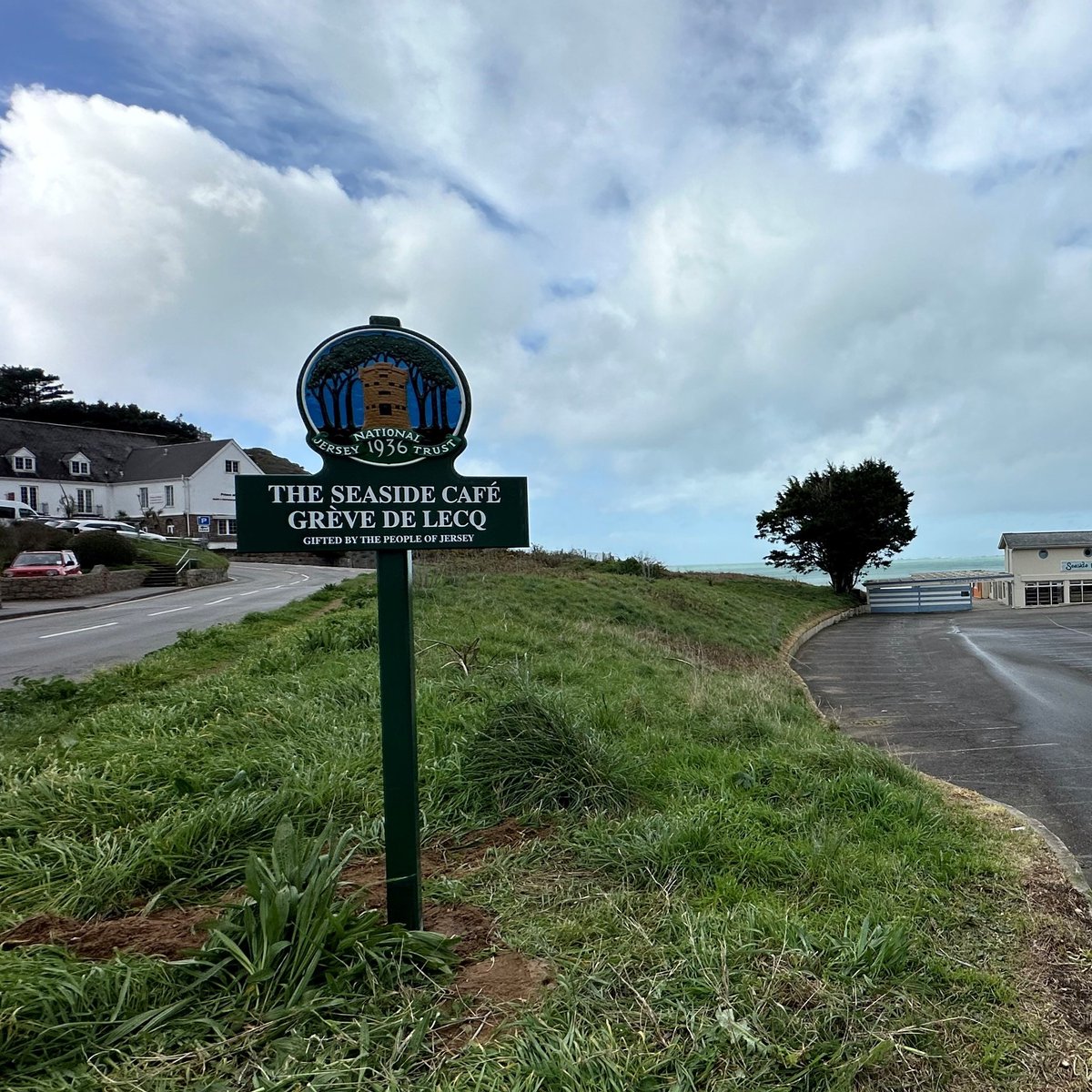 The car park at the former Seaside Café will be opening this Friday, 29th March after being closed to the public for the past couple of years. The Trust has cleaned up and secured the site and can now restore public access to the beach in time for the Easter holidays.