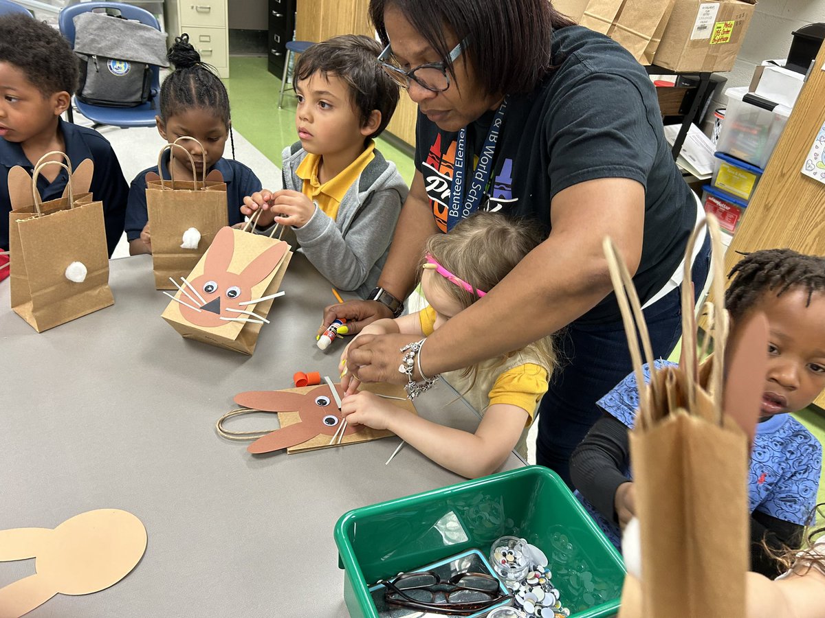 It was a #peterrabbit kind of day, so our @Benteenprek and @BKinderDLI made bunny bags in celebration of springtime. @docdrewlovett @lexology00 @BenteenIB @PrincessS2003 @MsFree_SC