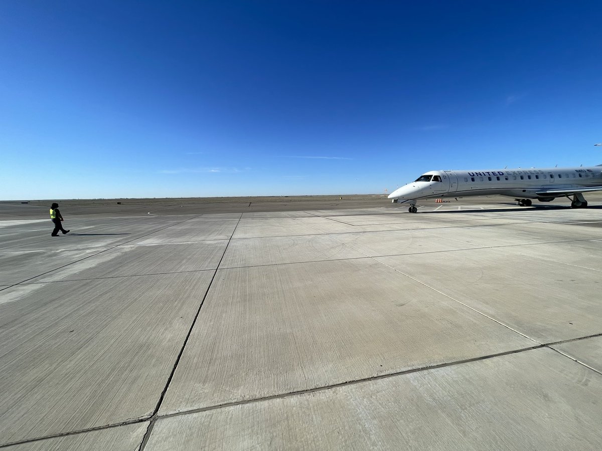 Here we go again, the HOB team hitting the mark with another on-time departure, all while enjoying this picture-perfect weather! #WeAreRLS #BeingUnited <a href="/Westcoastmike1/">West Coast Mike</a> @Jmass29Massey <a href="/SafetyGuyBri/">Brian Nekouian</a>