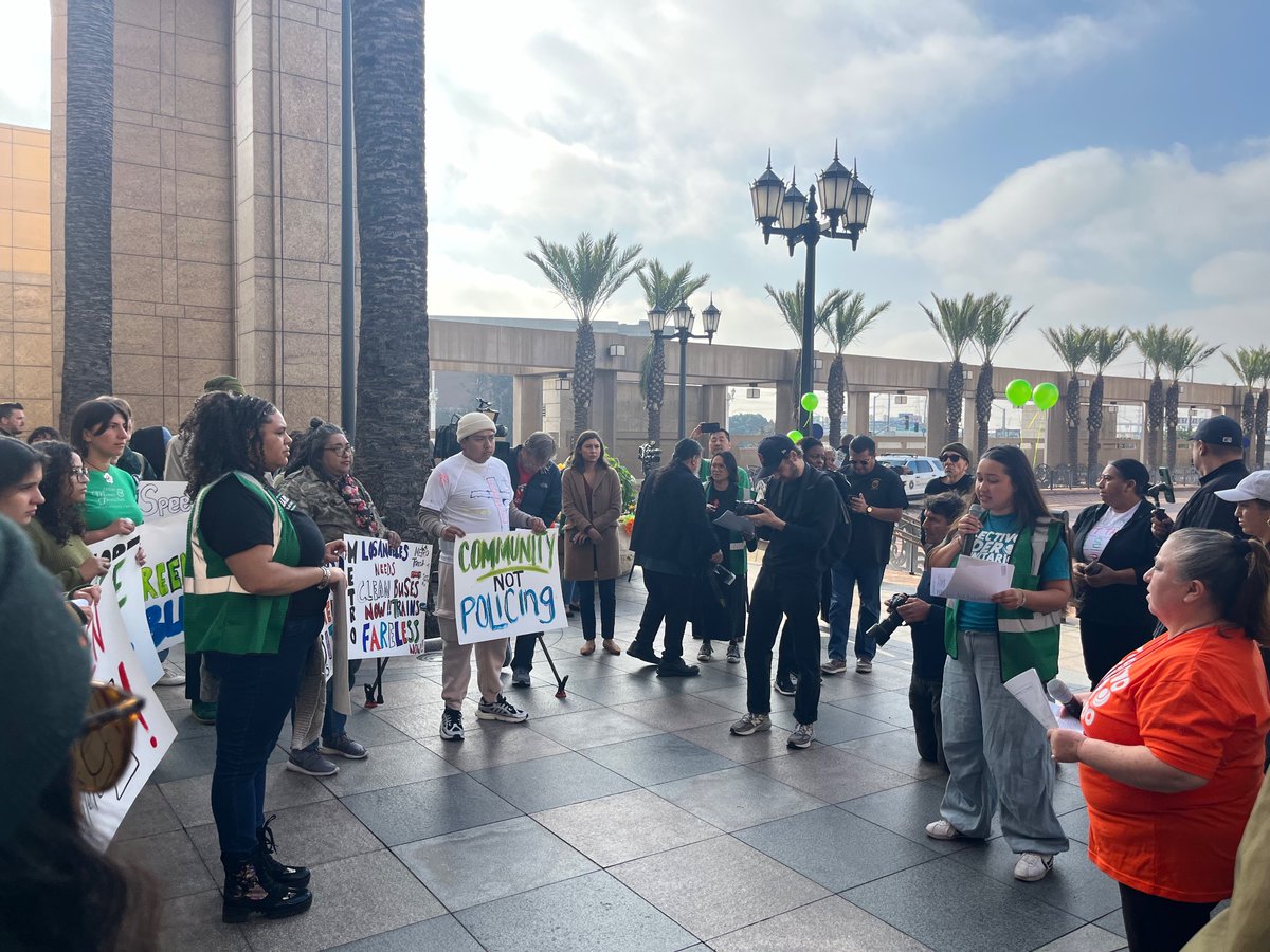 Speakers from @CPColectivo are speaking to why we need more ambassadors, outreach workers and public bathrooms: Because they are proven solutions to riders concerns!