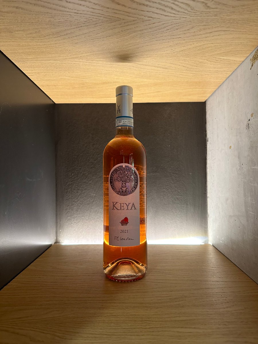 Satisfy your taste buds with Wolfy's Bar's bestselling Keya Bardolino Chiaretto Classico (Rosé)! Made with Guerrieri Rizzardi Corvina, Rondinella, Sangiovese, and Merlot, this drink is a must-try. #RoséLovers #ItalianWine 🇮🇹 linktr.ee/wolfysbar