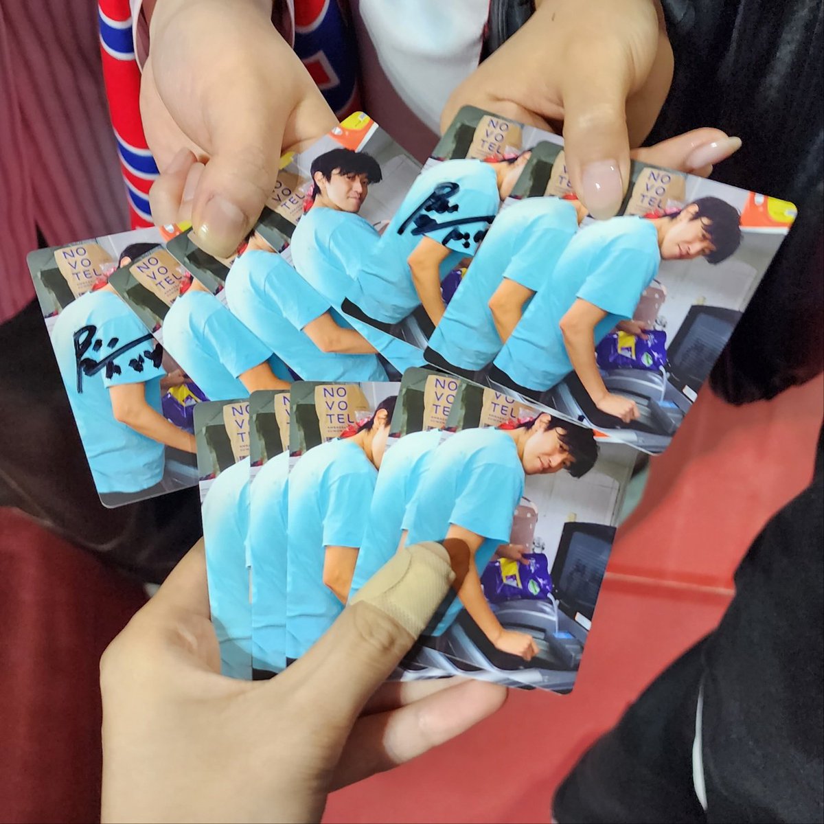 3leaf_clov3r's tweet photo. 12일영사건*
3일영 4일영 5일영 인디언 
일영샘에게 공주들이 포카를내밀었는데 그 수가 무려 12일영이었다는사건이다 12제자12간지12일영 레츠고

#허일영 https://t.co/4KlEgGENMp