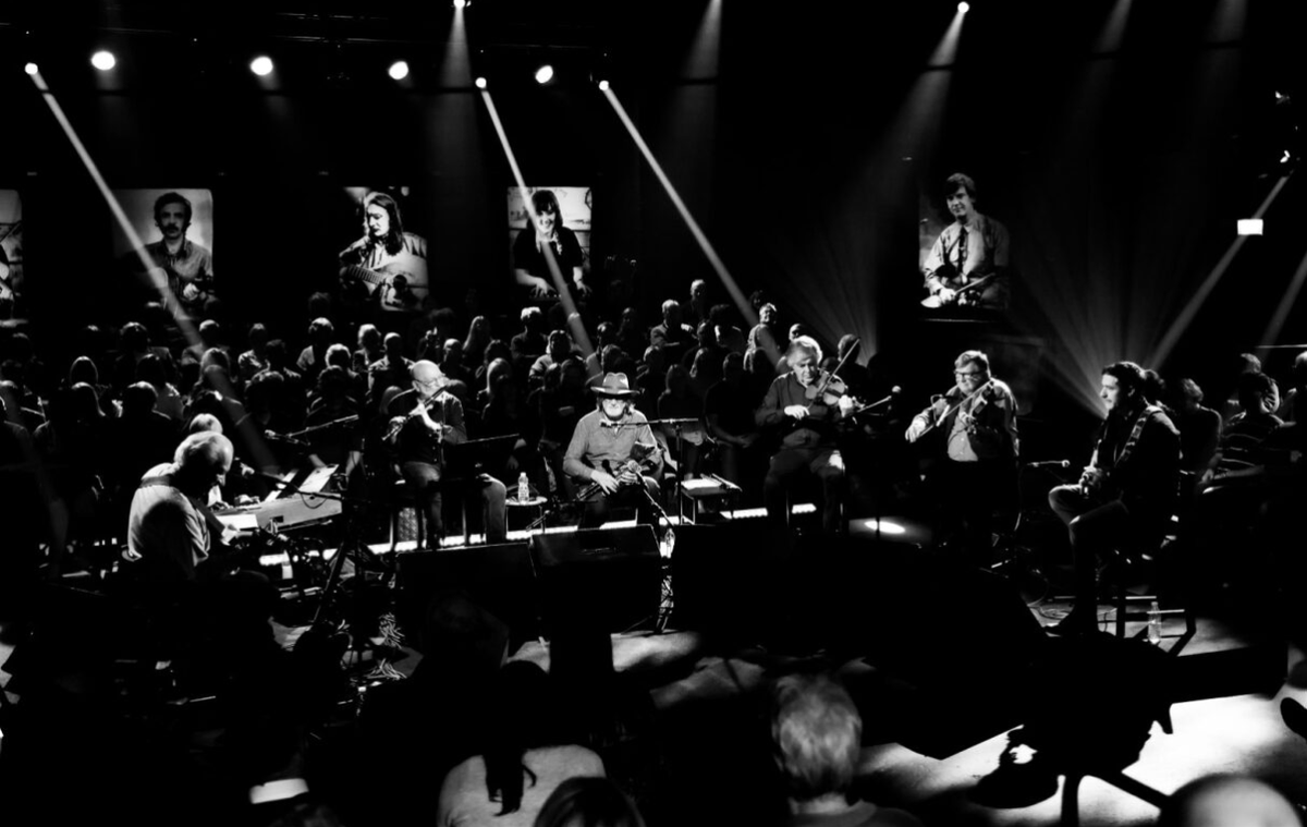 TradTG4's tweet photo. 🎶 An Bothy Band | @TG4TV 
🔔 Domhnach Cásca @ 21.30

Cúpla pictiúr anseo ó scannán An Bothy Band, ag teacht amach an Domhnach beag seo ar TG4. An bhfuil sibh ar bís? 

@NIScreen @_BigMountain #ILBF https://t.co/fT29MMt4kD