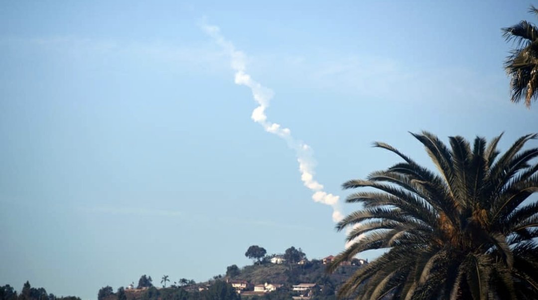 In honor of the #DeltaIVHeavy's final launch today, here's the contrail left behind after a Delta IV rocket lifted off from Vandenberg Air Force Base back in January 2019.

Vandenberg is 189 miles from where I live!

#TheDeltaFinale #SoCal