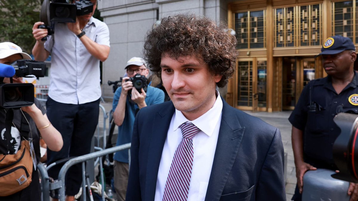 jamesvgingerich's tweet photo. SBF live updates: #FTX founder sentenced to 25 years in prison for massive #Crypto #Fraud. (CNBC) #Scam #LockHimUp #ShouldHaveBeenLongerSentence #WhoDoesHeKnow? https://t.co/w6qfF8GEc1 https://t.co/WLVjEIPXYA