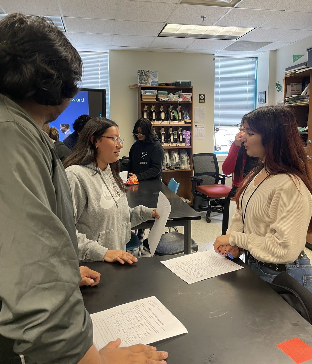 Last week our students practiced their elevator pitches with our @CHOICE_org partner, Ms. Meir! We are thankful for all the work she does with our #MolinaBTECH students! #ExpectExcellence @YeIbarra07