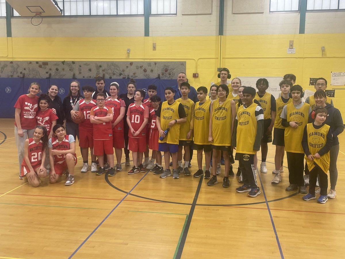 cbb57040015's tweet image. Last unified game of the season today: Clarke vs Watertown at 3:30pm at Watertown Middle School wt 68 Waverley Ave Watertown. Please come to support our athletes! @lexingtonsuper @ClarkePrincipal