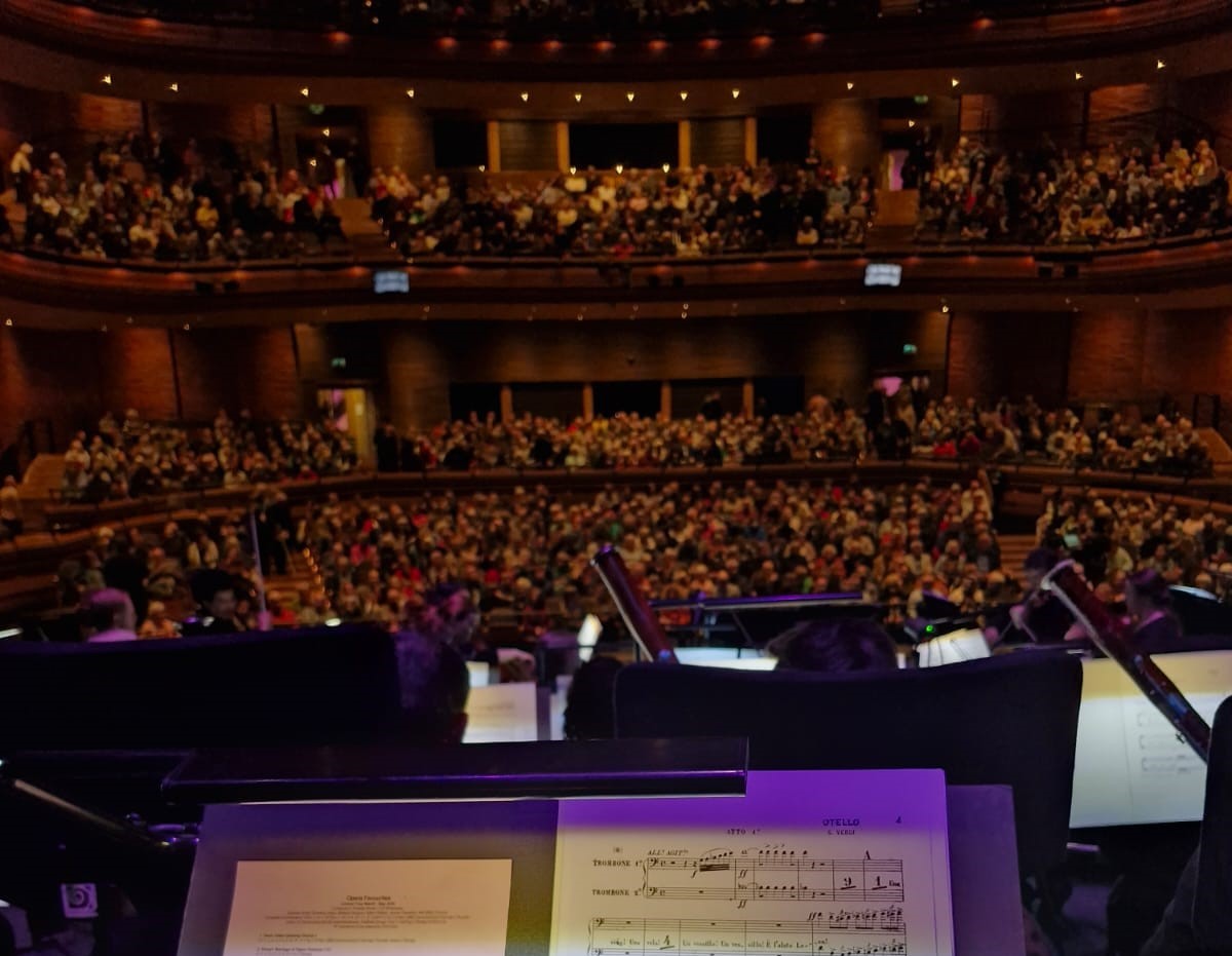 POV: You’re on stage with #WNOorchestra after the incredible opening night of Opera Favourites @thecentre 🎻

There're just two venues left on our tour so make sure you get your tickets now to see us at @bristolhipp and @brumhippodrome.
🎟️ On sale on our website. #WNOfavourites