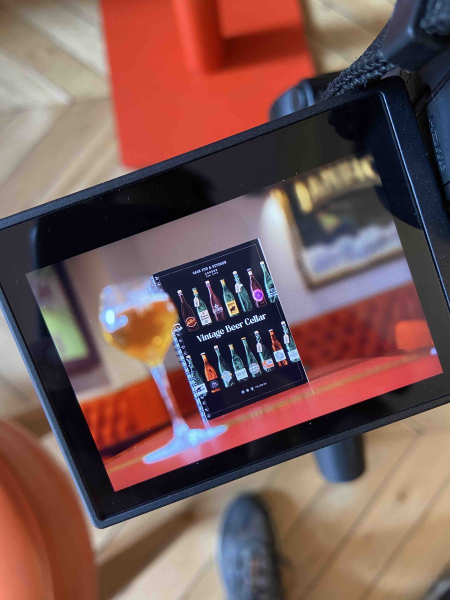 CASK_PUB_SW1's tweet photo. Behind the scenes photoshoot at HQ 👀
#morevintagebeerscomingsoon
#newsexybourbonrange
#bts #caskpubandkitchen #photography #pubsoflondon #independentpub #caskales #kegbeers #belgianbeer #usabeer #bourbons https://t.co/TxmqQFd3AD