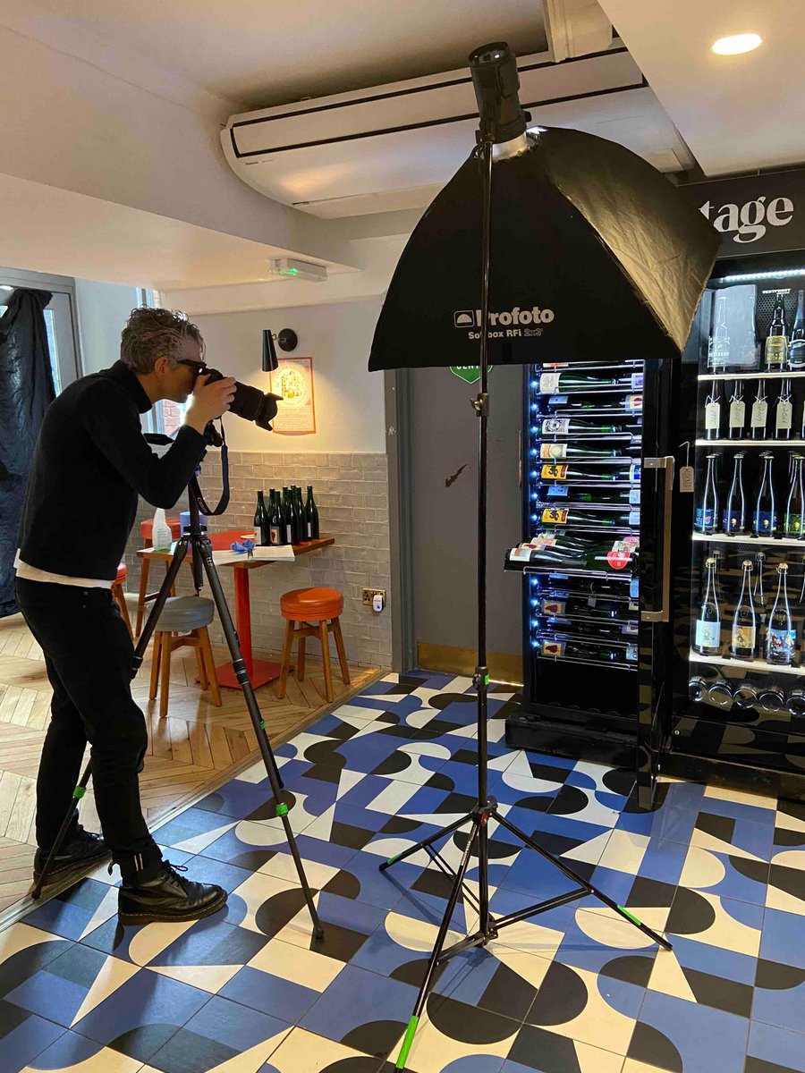 CASK_PUB_SW1's tweet photo. Behind the scenes photoshoot at HQ 👀
#morevintagebeerscomingsoon
#newsexybourbonrange
#bts #caskpubandkitchen #photography #pubsoflondon #independentpub #caskales #kegbeers #belgianbeer #usabeer #bourbons https://t.co/TxmqQFd3AD