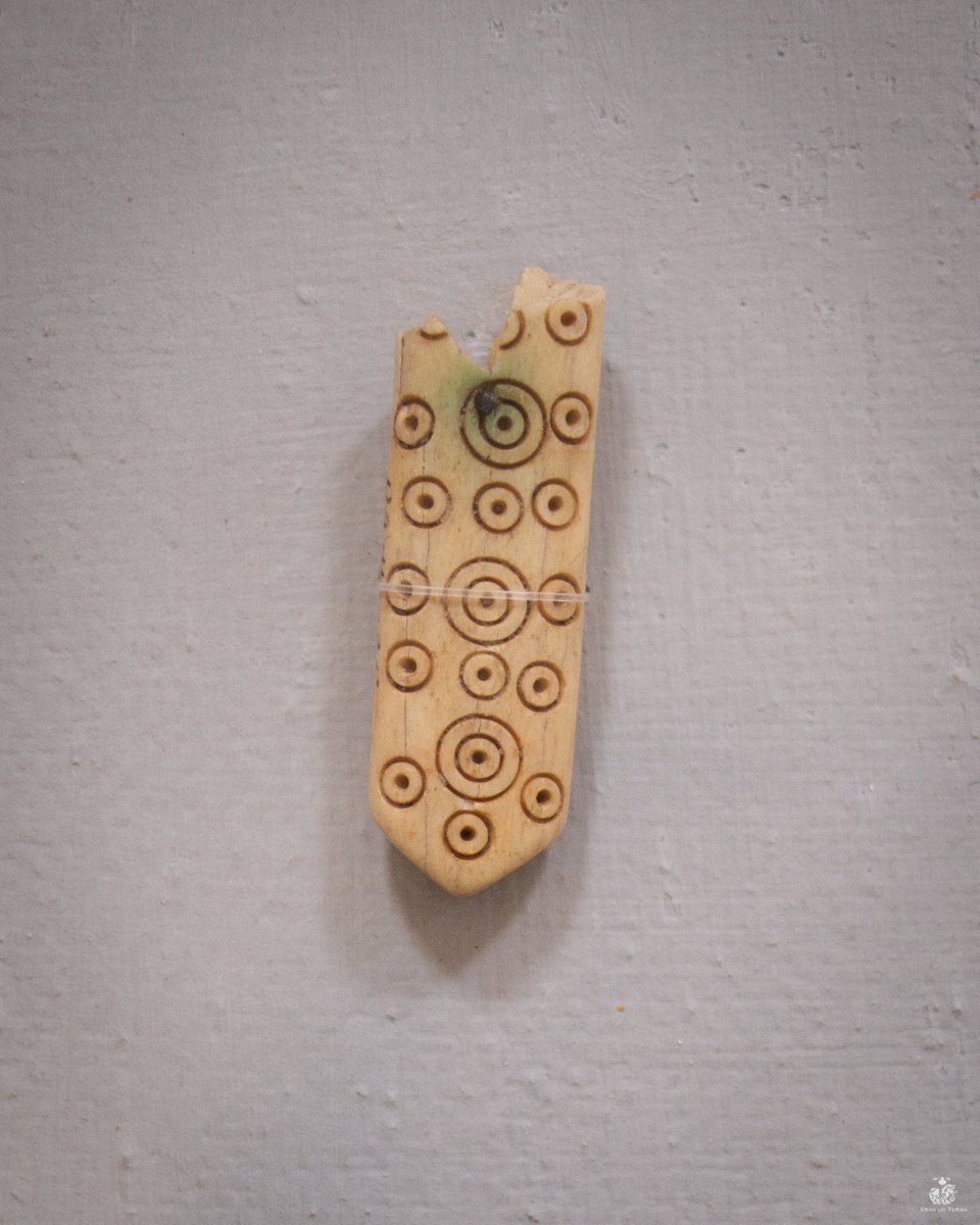 The 2nd floor of Afrosiyob Museum in Samarkand has a number of bone objects including these fragments I believe to be knife handles. Here they are side by side by replicas showing how they might have looked in the 8th Century.