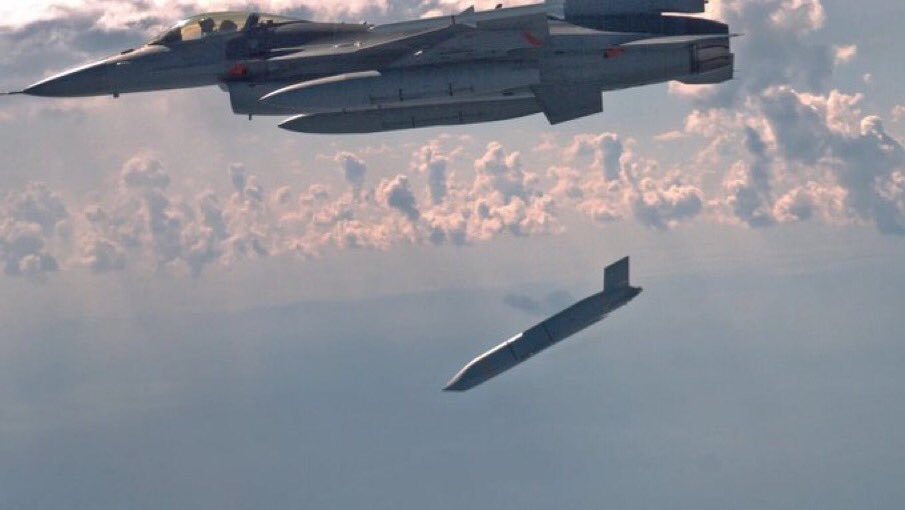 🚨🇺🇸🇵🇱The US Congress just approved Poland’s request to buy: - 821 air-to-ground JASSM extended range cruise missiles - 745 medium-range air-to-air AIM-120C-8 missiles - 232 short-range tactical AIM-9X Sidewinder Block II missiles Total cost - USD 4 billion