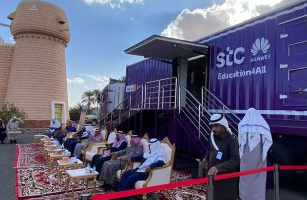 🚌 @stc Group wraps up phase 2 of the ‘Smart Bus’ initiative, enriching over 4,000 seniors with digital skills across the Kingdom's north with Huawei. Bridging digital divides and fighting electronic fraud. #DigitalInclusion #SmartBus Initiative