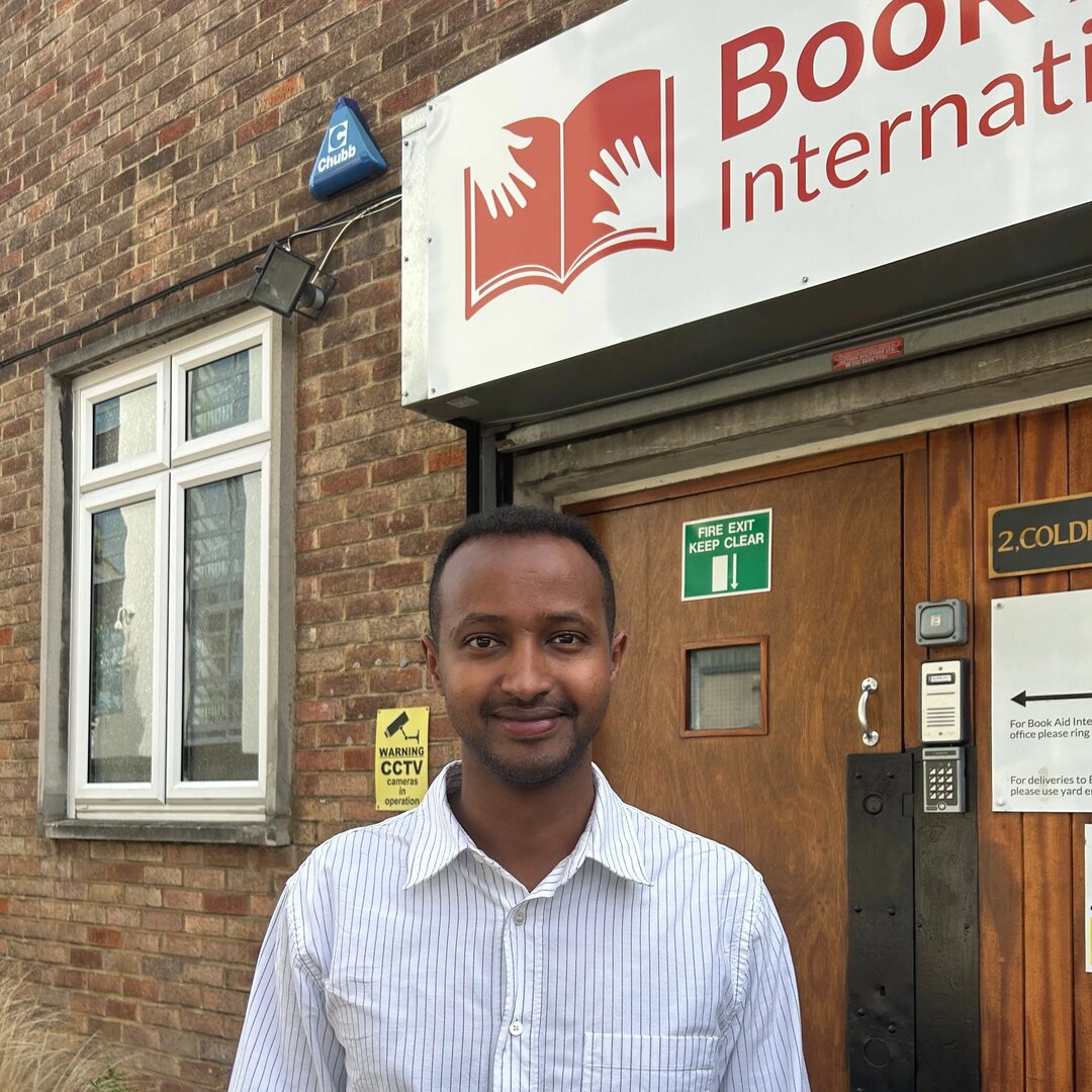 'A school without books, there’s something missing, it is just a shell.’ Sayid Aden Ali works for @iftiineducation an organisation which has set up 15 schools in Somalia. Here he tell us how brand-new donated books are being used by the schools: bookaid.org/blog/education…