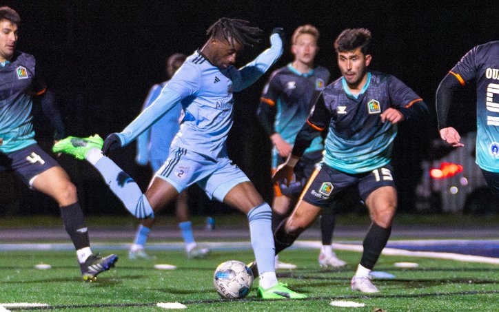 #USOC2024 Round 1: Minnesota United FC 2 handled last year’s Cinderella Chicago House AC, 3-0, on a cold night last week. First team loan Jordan Adebayo-Smith earned a hat-trick for MNUFC2 in front of over 400 fans in Elmhurst, IL. Recap by @TomArnison: thecup.us/2024/03/22/202…