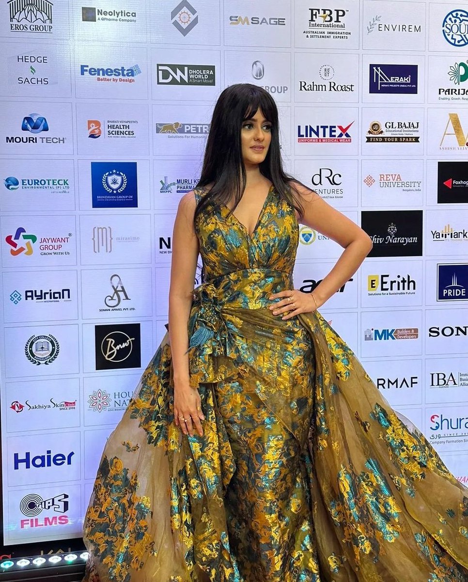 ayeshaxsukoon_'s tweet photo. Girlie looks so gorgeous 😍✨

#AyeshaSingh https://t.co/pSfNfFgrp2