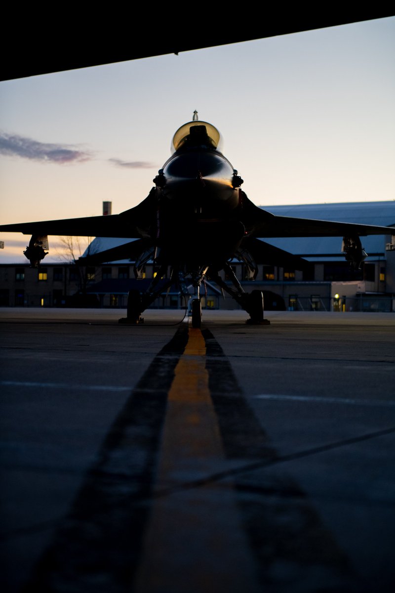 'Just one look at you and I know it's gonna be a lovely day.' 🎶☀️ Who knew that song was about Jets? #F16 #thursdaymorning #thursdayvibes @usairforce @USNationalGuard @AirNatlGuard @NationalGuard @innationalguard @innational @NationalGuardIN