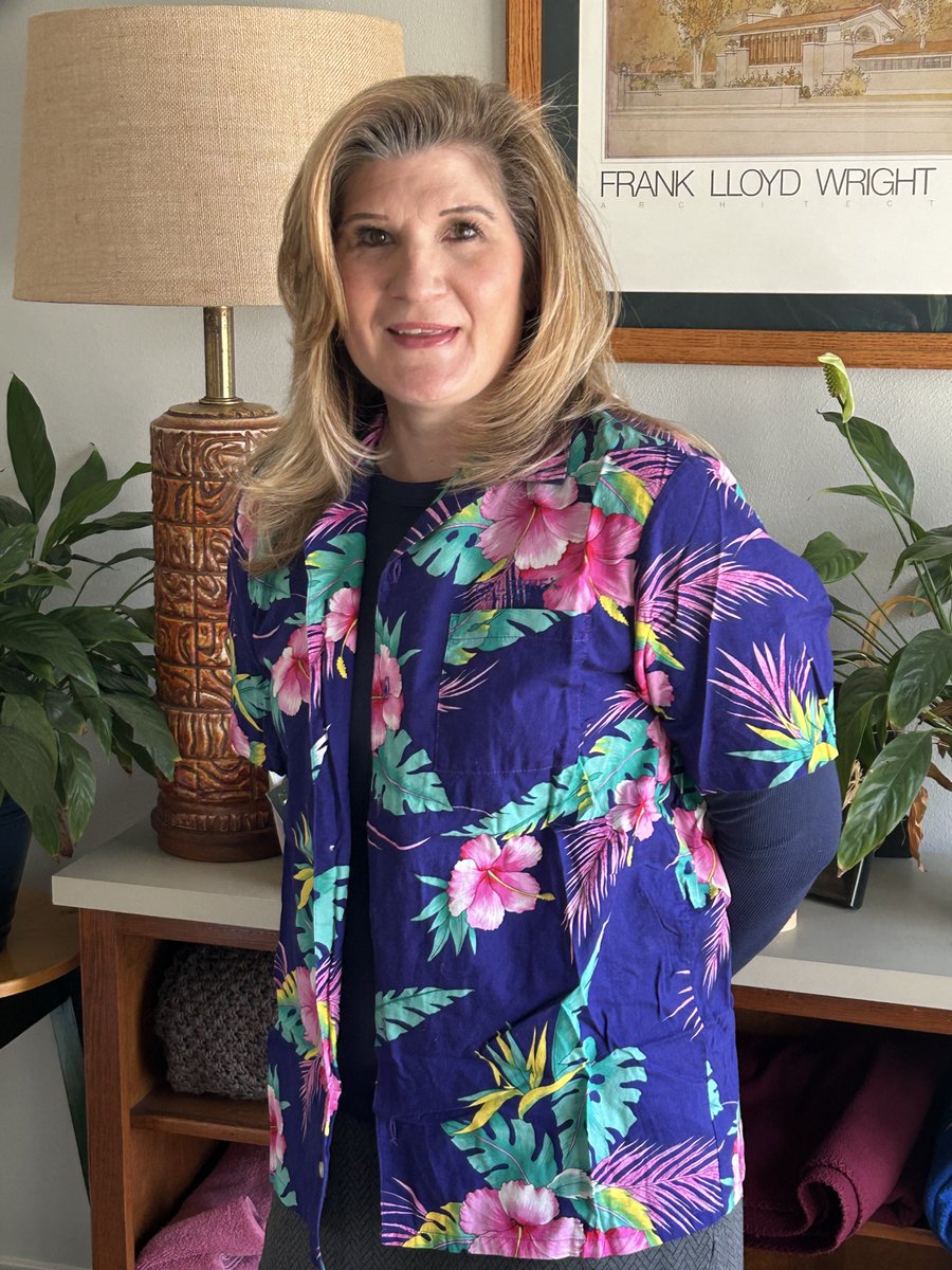 SuzyHartmann's tweet photo. @r_devraj @LifeSciVC @JMaraganore Quite the testament to his leadership that I held on to this shirt for 25 years! https://t.co/7uhs8RVjpY