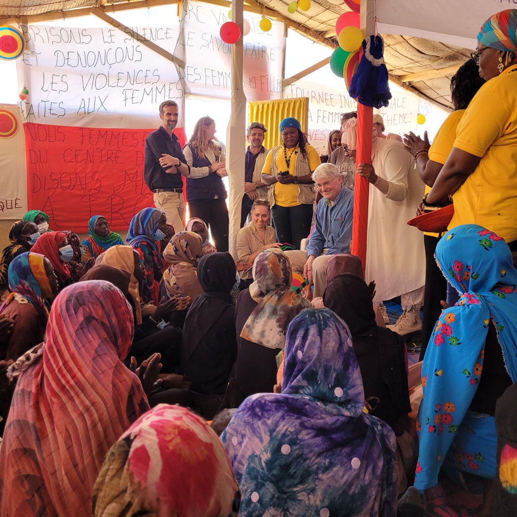 Today @AndrewMitchMP visited our Women’s Centre in Ambelia transit site in eastern Chad, which offers support to people fleeing conflict in Sudan who have experienced gender-based violence, as well as opportunities for women and girls to connect and take part in skills workshops.