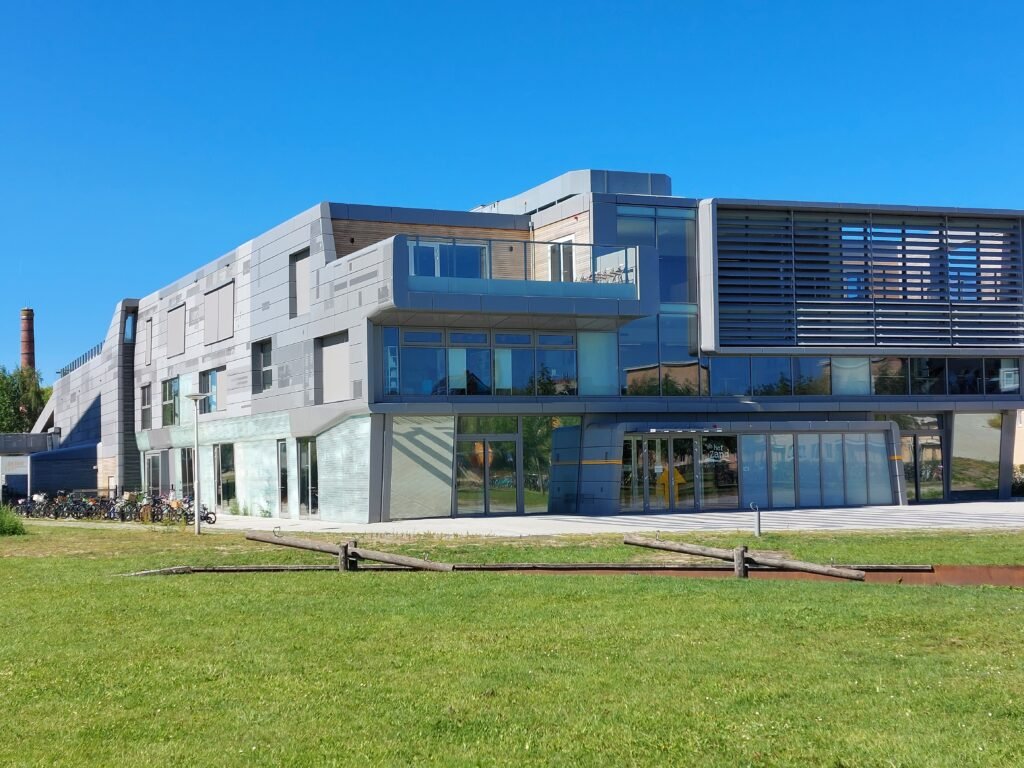 Kennen jullie ouders uit Leidsche Rijn al? Een mooi netwerk over het het grootbrengen van kinderen. Fantastisch, maar soms ook slopend en uitdagend. Op de agenda staat bijvoorbeeld een Parent Meet-up ontbijt, knutselen, verhaalatelier. leidscherijnouders.nl/over-ons/