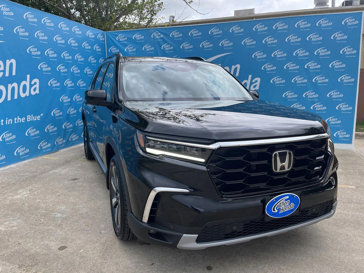 AllenHonda's tweet photo. Get everything you want with this NEW 2023 Honda Pilot! 🖤 Check it out --> https://t.co/gffiojKQtE https://t.co/FdwwDausXO