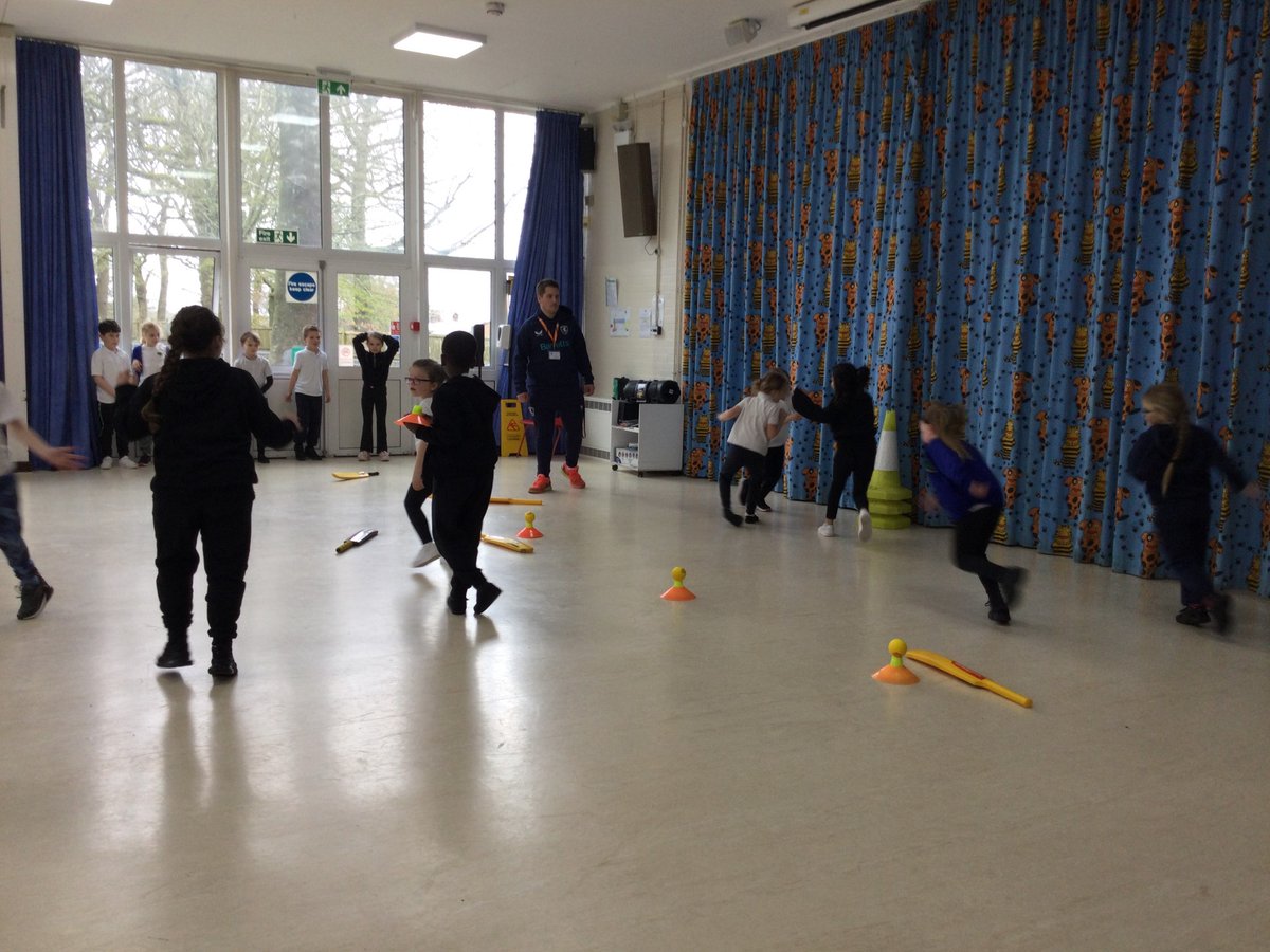 Thank you again to @KentCricket for joining us again today and working with YR, Y2 and Y4, the children had a blast. @SwingatePrimary