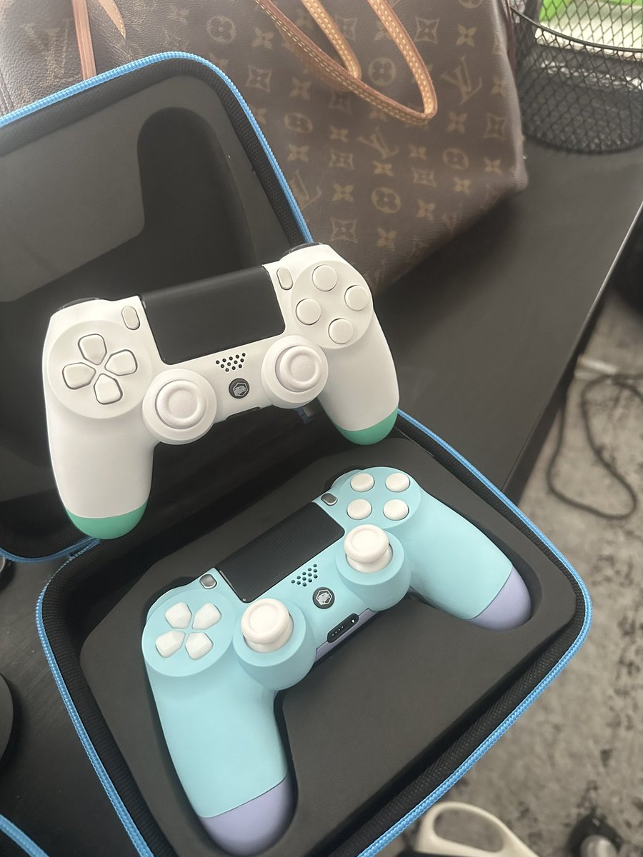 i might not shoot straight but at least my controllers look good 🤓 code jerika @BattleBeaver 🤍