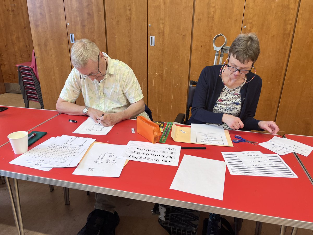 A lovely afternoon at @S_ShieldsMuseum helping the @communitykind1 group create the calligraphy for the plates they’ve made with @MuddyFingersPot - they’ve done so well in just two short sessions! All inspired by the current Scran! exhibition. @Cultural_Spring