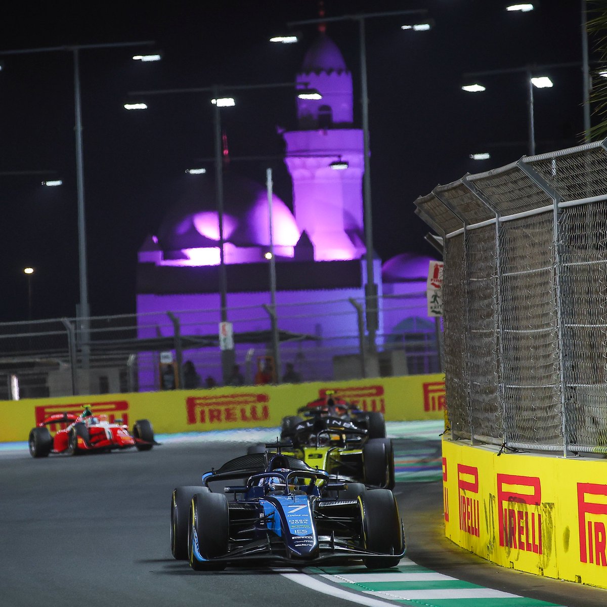 Sun, rain, day or night - Our 2024 livery looks the part in all conditions! 📸 Dutch Photo Agency #F2 #AllezLesBleus #AustralianGP #DAMSLucasOil