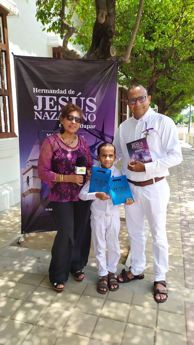Leda_Rodriguez's tweet photo. @TELEREVISTA_HOY  Plaza Alfonso López @Valledupar_Col lleve el libro Hermandad Jesús Nazareno más de 300 años de fé y tradición, periodista @ivanochoac se mantiene el fervor de generación en generación,niños  felices acompañando a sus padres en  Semana Santa https://t.co/4Dh9DQmQL3