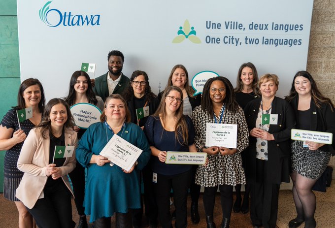 Les membres des Services en français célèbrent le Mois de la Francophonie!