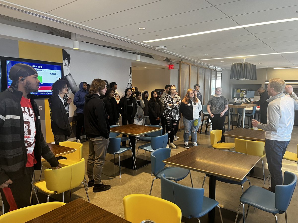 Thanks to partner Ernst & Young for hosting our CMAP students today for a tour, career panel discussion, & lunch 🏢🗣️🥪 EY mentors visit @Seneca_High 1X a month to talk life after HS ➡️ from applying to college, scholarships, majors, careers, & more. #SenecaSoars ❤️💛❤️