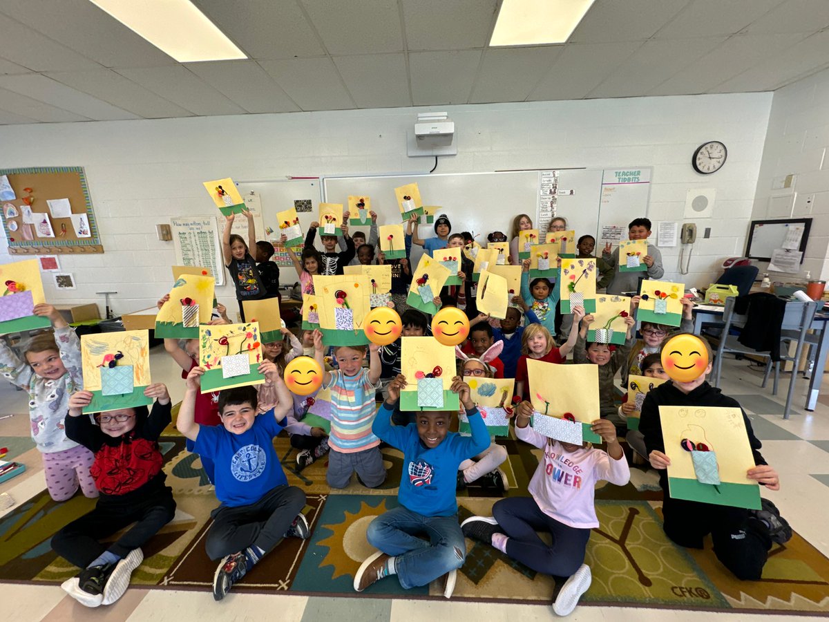 Spring time collaboration with <a href="/MsWallaceOCSB/">Ms. Wallace</a>’s kinder friends! 🌻🌷Students created a 3-D bundle of flowers while developing their leadership skills. Way to go! <a href="/ocsbArts/">OCSB Arts</a> <a href="/StClareOCSB/">St. Clare School</a>