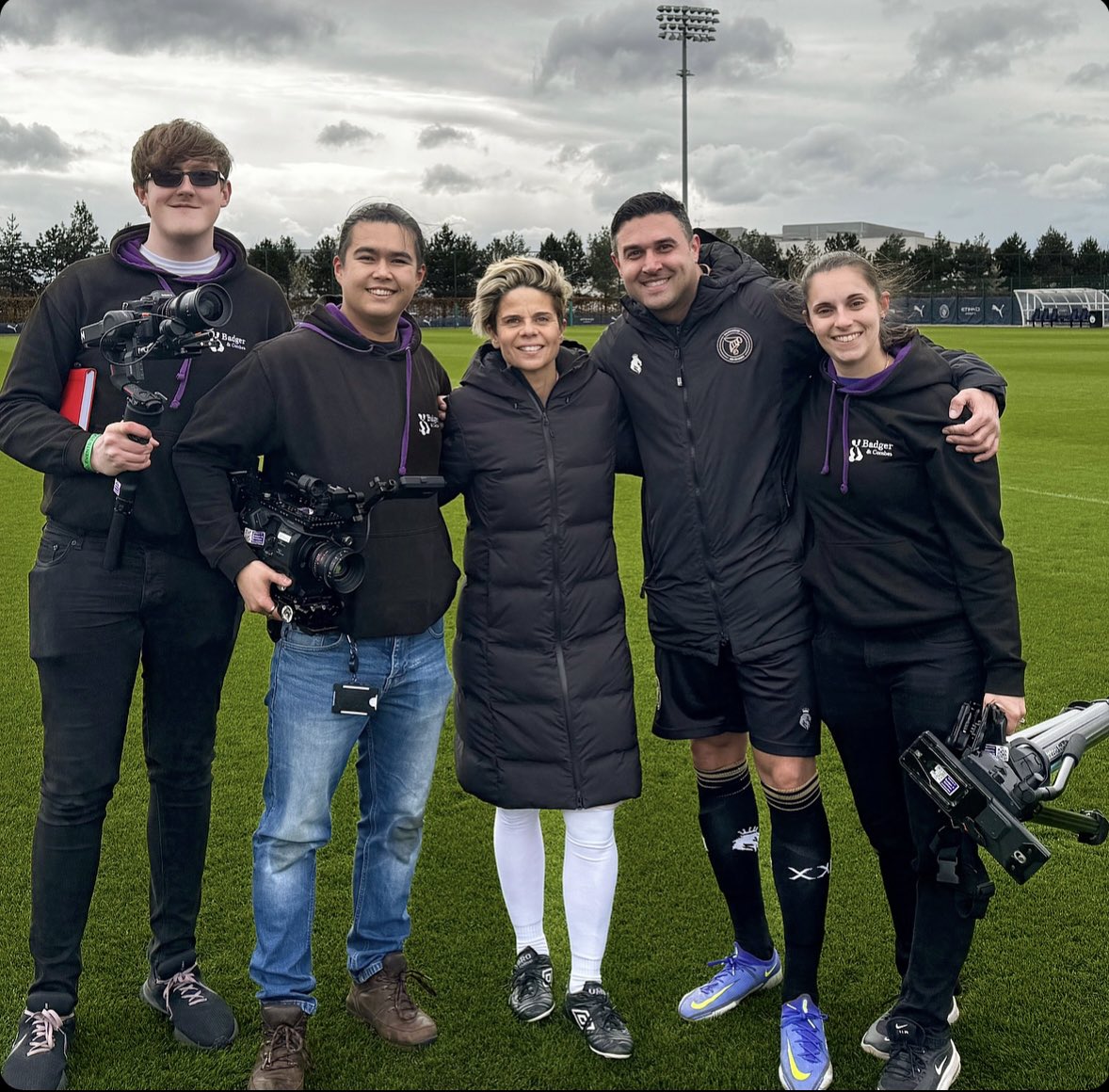 An incredible day! 🤩🎥⚽️ What a pleasure it’s been to share the day with former @Lionesses star @suesmith8 filming something special. we’ll be forever grateful for your support 🫶🏼 Huge thanks to @badgermcr for smashing this production & @ManCity for being so accommodating 🐝