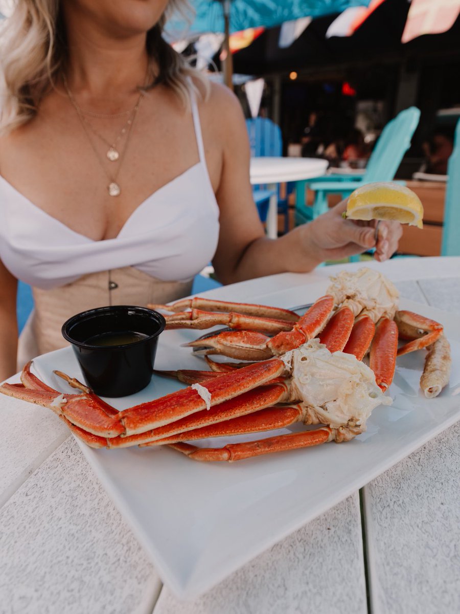 Because it’s always summer, it’s always time for 𝗦𝗻𝗼𝘄 𝗖𝗿𝗮𝗯 𝗟𝗲𝗴𝘀 &amp; feel absolutely zero shame while you savagely bite into their tender &amp; succulent meat. Go ahead, we won’t judge.

 $29 𝘘𝘋 𝘓𝘢𝘴 𝘖𝘭𝘢𝘴 𝘢𝘯𝘥 𝘋𝘢𝘯𝘪𝘢 𝘉𝘦𝘢𝘤𝘩 𝘥𝘪𝘯𝘯𝘦𝘳 𝘴𝘱𝘦𝘤𝘪𝘢𝘭𝘴 👏🏻