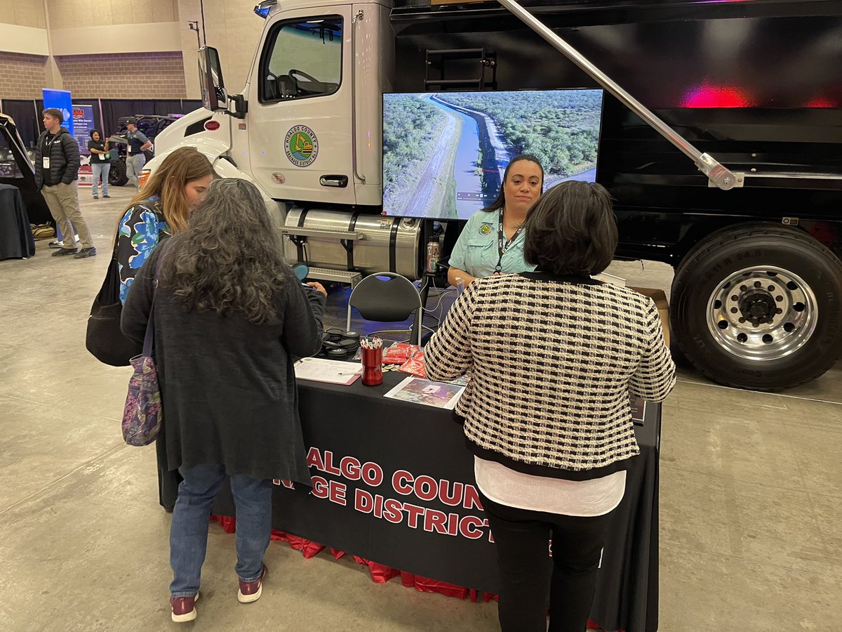 hcdd_1's tweet photo. Day 2 at the 2024 South Texas All hazards conference! Don’t forget to come say hi, grab some goodies and learn more about our HCDD1 👷🏻‍♀️

#2024STAHC #gohcdd1 https://t.co/TSO3ExIj7H