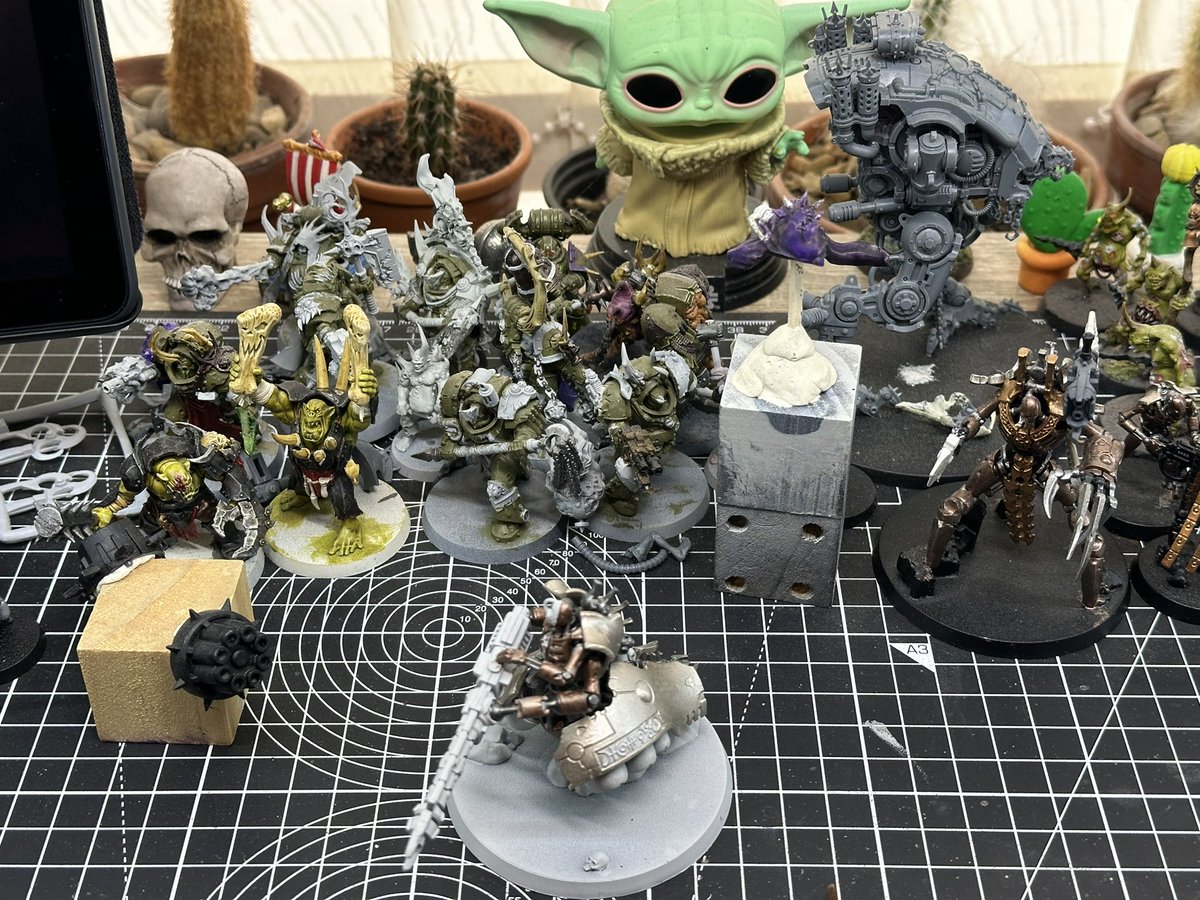 Done with work for the day, now it’s time to make & paint. 😎

#WarhammerCommunity #warhammer #warhammer40k #ageofsigmar #necrons #deathguard #nurgle #ironjawz #PaintingWarhammer #paintingminis #hobby #citadelpaints