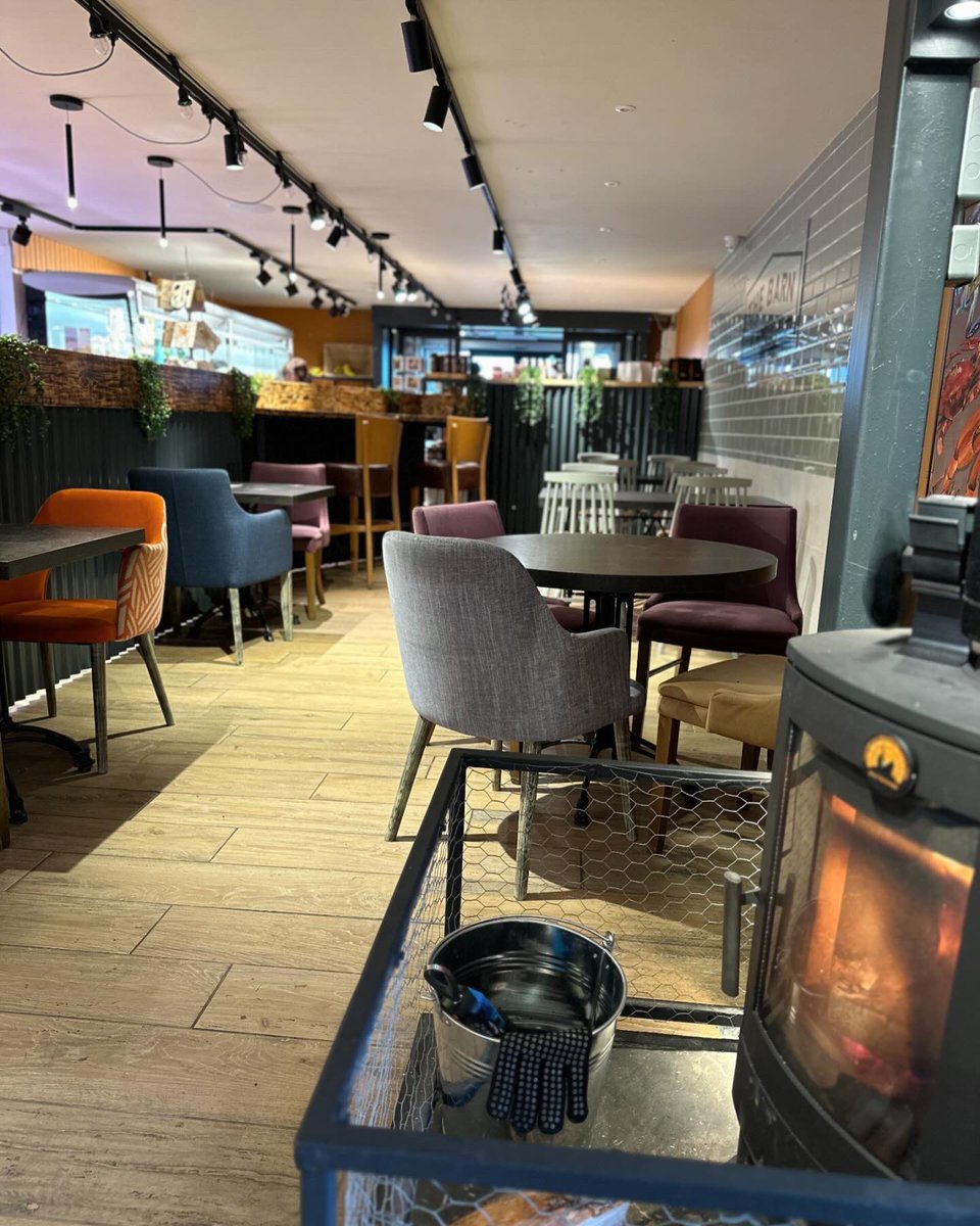 BarnBerryfields's tweet image. We’ve listened to our customers and have extended our cafe seating in our bakery and launched a brand new cafe menu that’s now produced by our incredible chef brigade including toasties, sandwiches, salads and small plates - message that friend now! 🙌 #lunch #cafe #coffee