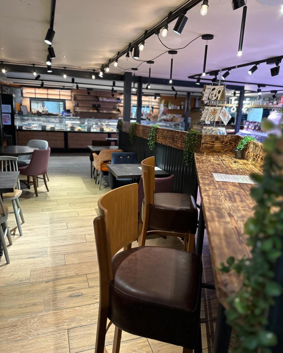 BarnBerryfields's tweet image. We’ve listened to our customers and have extended our cafe seating in our bakery and launched a brand new cafe menu that’s now produced by our incredible chef brigade including toasties, sandwiches, salads and small plates - message that friend now! 🙌 #lunch #cafe #coffee