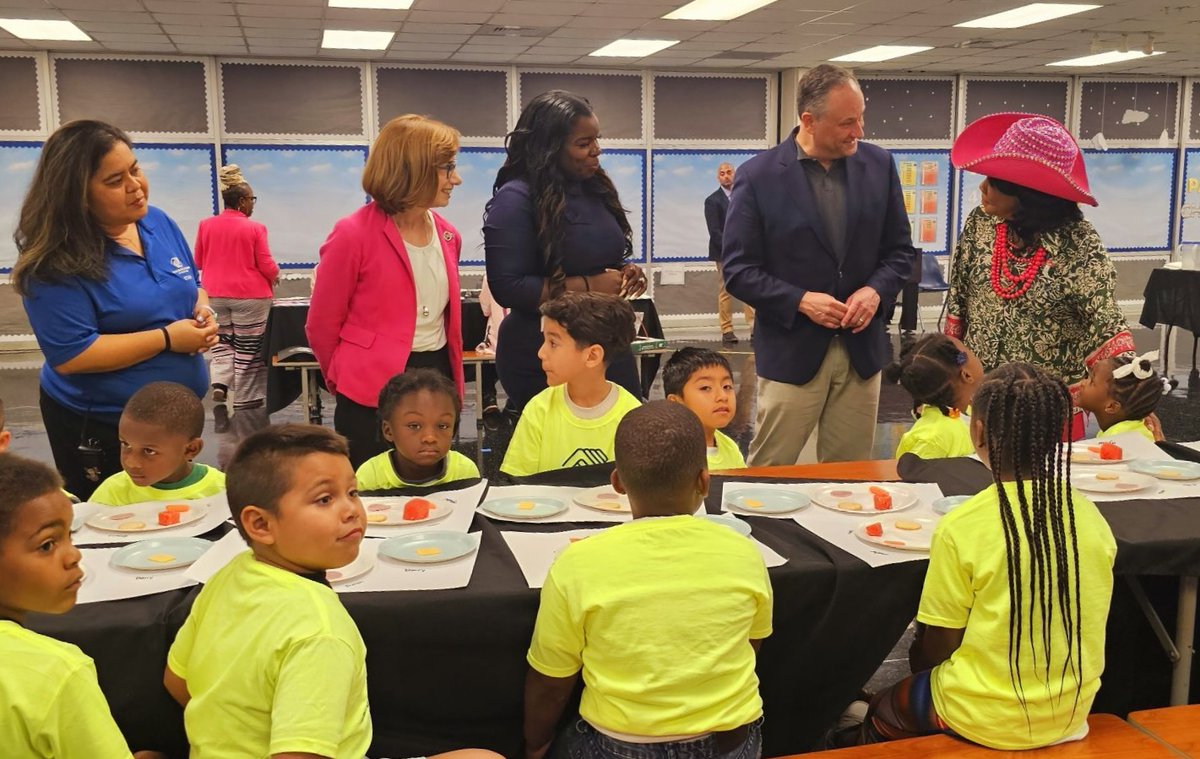 USDA's tweet photo. Yesterday, @USDANutrition Administrator Cindy Long visited the Boys and Girls Club of Miami-Dade County with @SecondGentleman &amp; @RepWilson where students not only receive nutritious meals, they participate in activities like hydroponic gardening and nutrition education. #MyPlate https://t.co/whzTP0sWbM