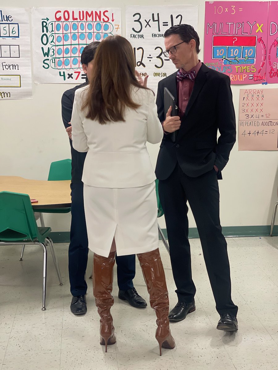 Pictured here with @MapleLawnES principal Aponte and @DallasISDSupt, we saw evidence this morning of high levels of student engagement, teacher preparedness, and focused teaching with high-quality instructional materials. @DrElenaSHill @mibroughton @Dallasacademics @AngieGaylord