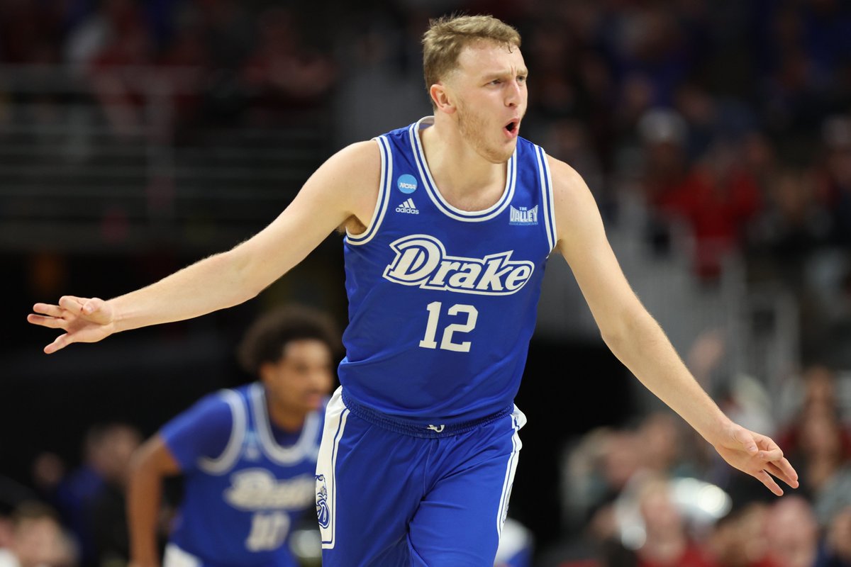 Two-time MVC player of the year winners include Larry Bird, Xavier McDaniel, Hersey Hawkins, Kyle Korver, Greg McDermott, Fred Van Vleet and @Tucker_DeVries. How many did it with TWO shoulder injuries? WVU's newest addition braces for a healthy finish. 🔗 247sports.com/college/west-v…
