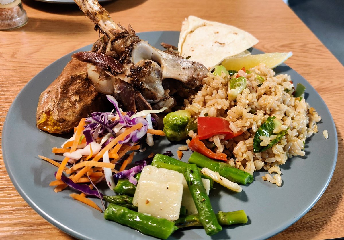 Passover lamb shanks with @une_aarsc PhD researchers @jhakumarsunil (rice remote sensing) and @EphraimAchin (sensors for olive irrigation)