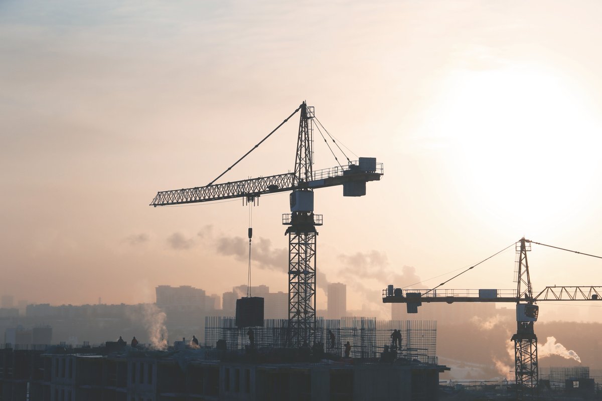 No matter the season, monitoring air quality around projects from buildings to mines is key to achieving your goals, including regulatory compliance. See how our air quality specialists can help: rwdi.com/en_ca/services… #airquality #airqualitymonitoring